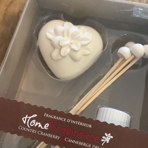 Essential oil diffuser on ceramic - Picture 2 of 5